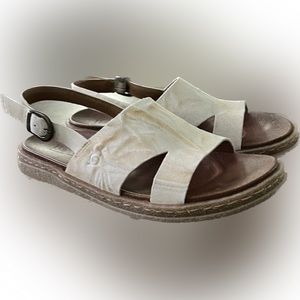 Born Carah Sandals Size 7